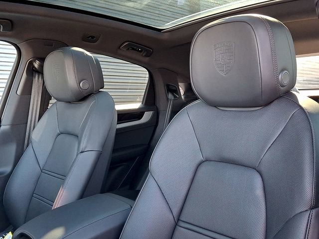 New 2025 Porsche Cayenne Coupe image 5