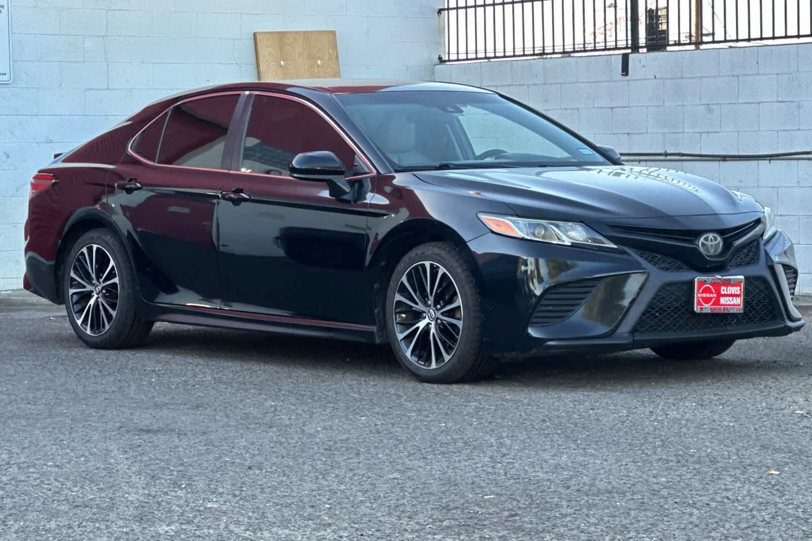 Used 2018 Toyota Camry SE FWD image 10