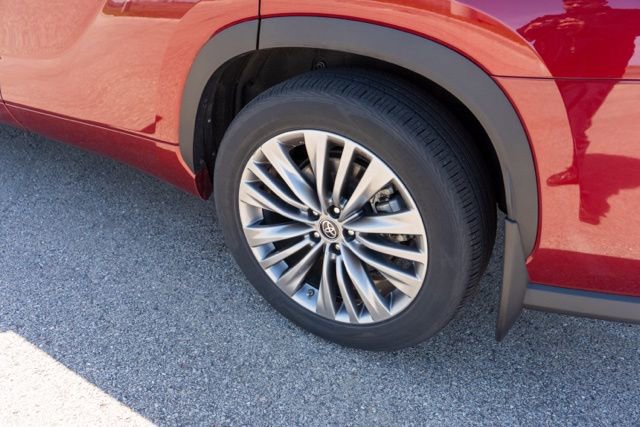 Used 2021 Toyota Highlander Platinum image 11