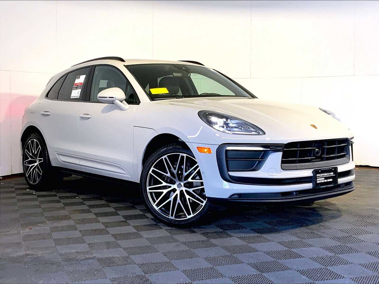 Certified 2023 Porsche Macan AWD/4WD image 9