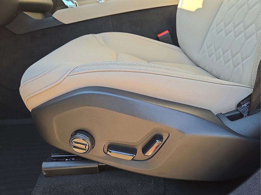 Certified 2026 Volvo XC90 B6 Plus w/ Protection Package Premier image 23