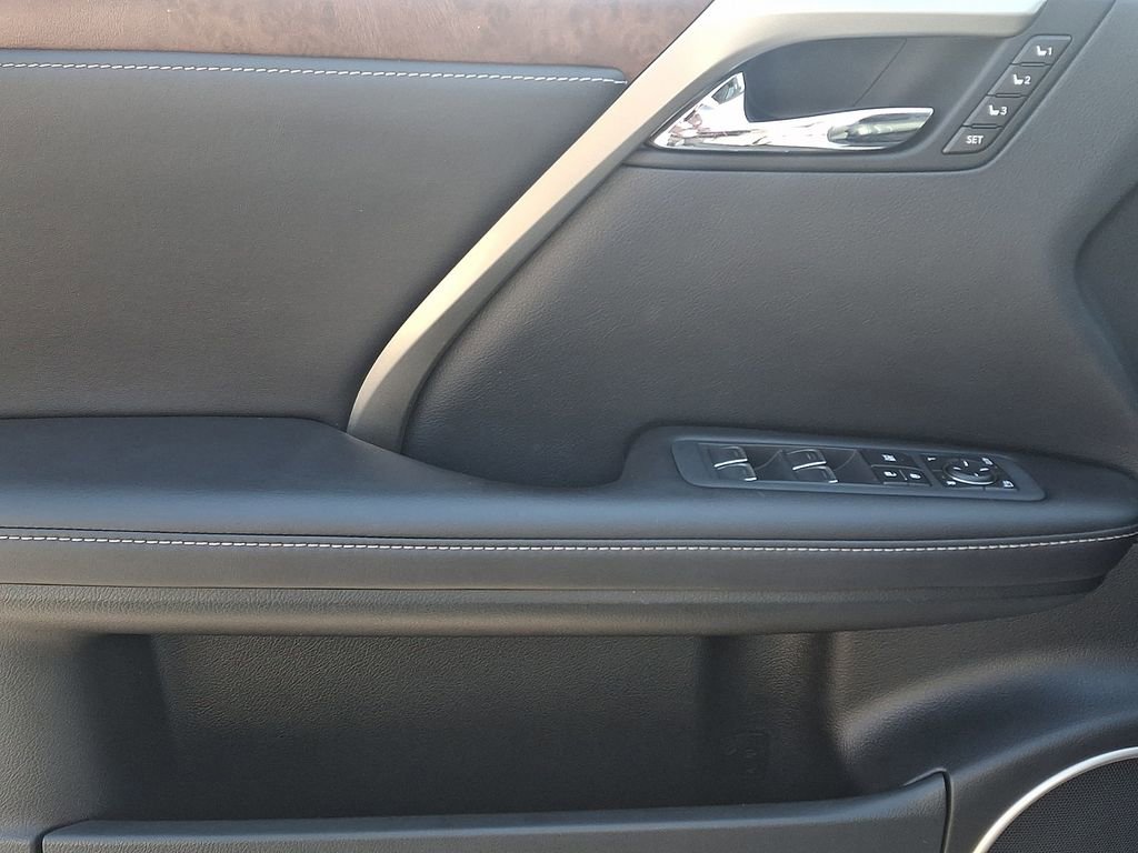 Used 2020 Lexus RX 350L Premium w/ Premium Package image 13