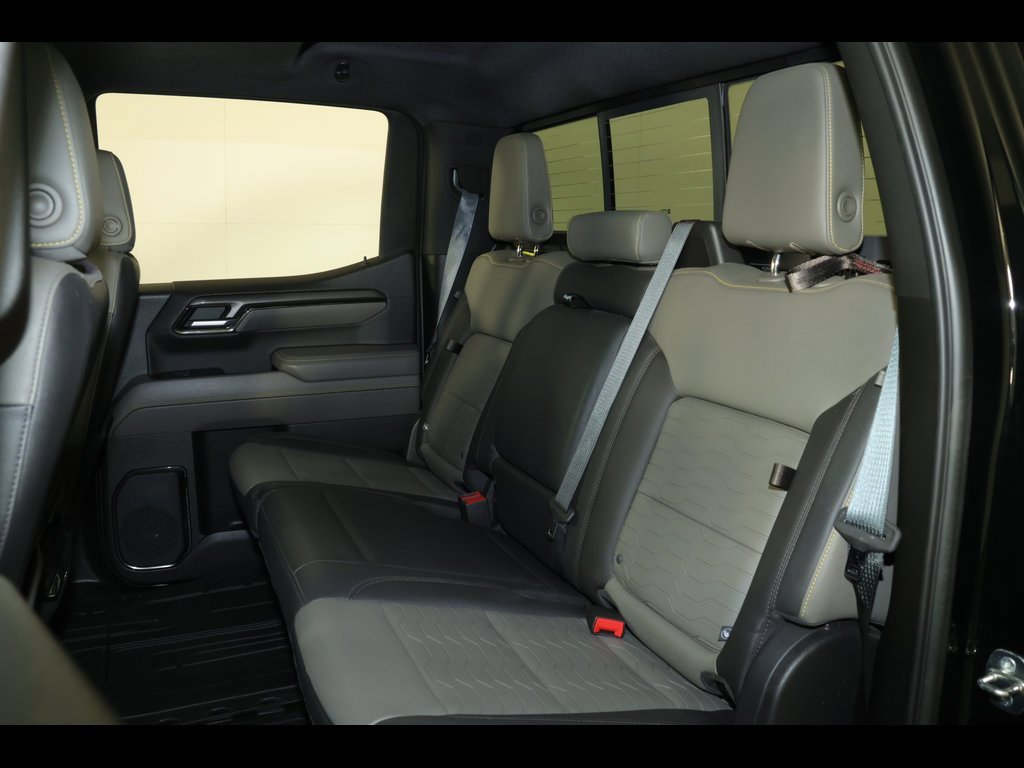 Used 2022 Chevrolet Silverado 1500 ZR2 w/ Technology Package image 34