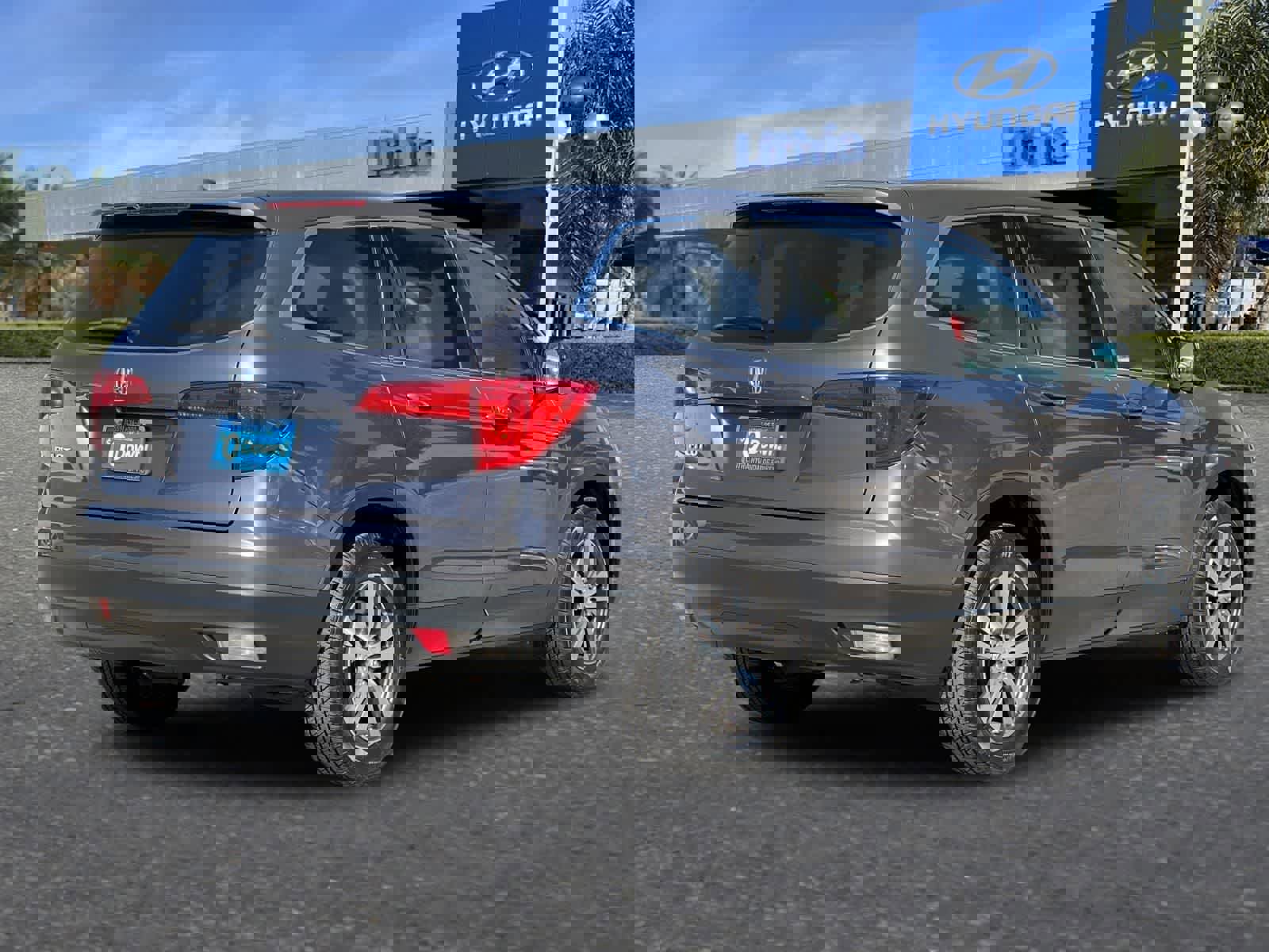 Used 2017 Honda Pilot EX image 3