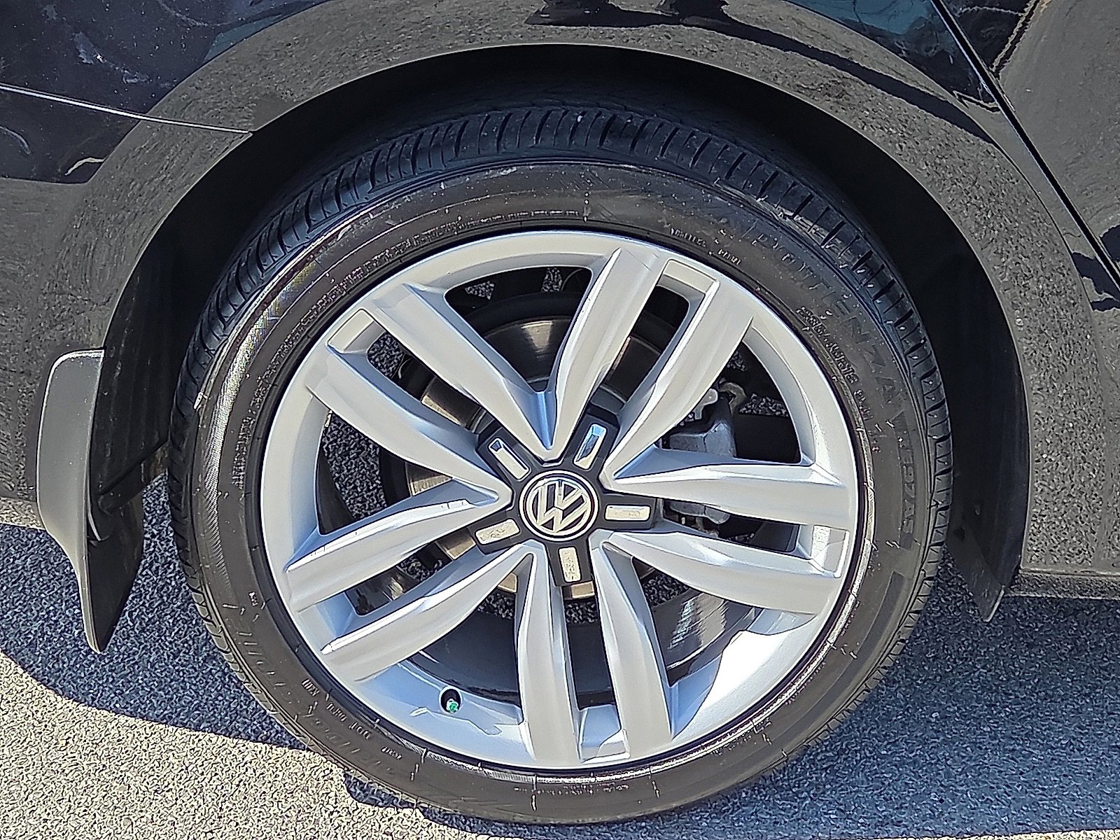 Used 2017 Volkswagen Passat 1.8T SEL Premium image 7