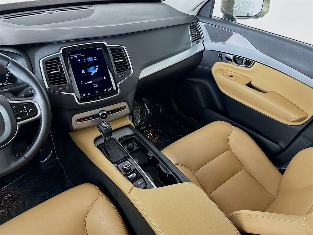 Used 2016 Volvo XC90 T6 Momentum w/ Vision Package image 24