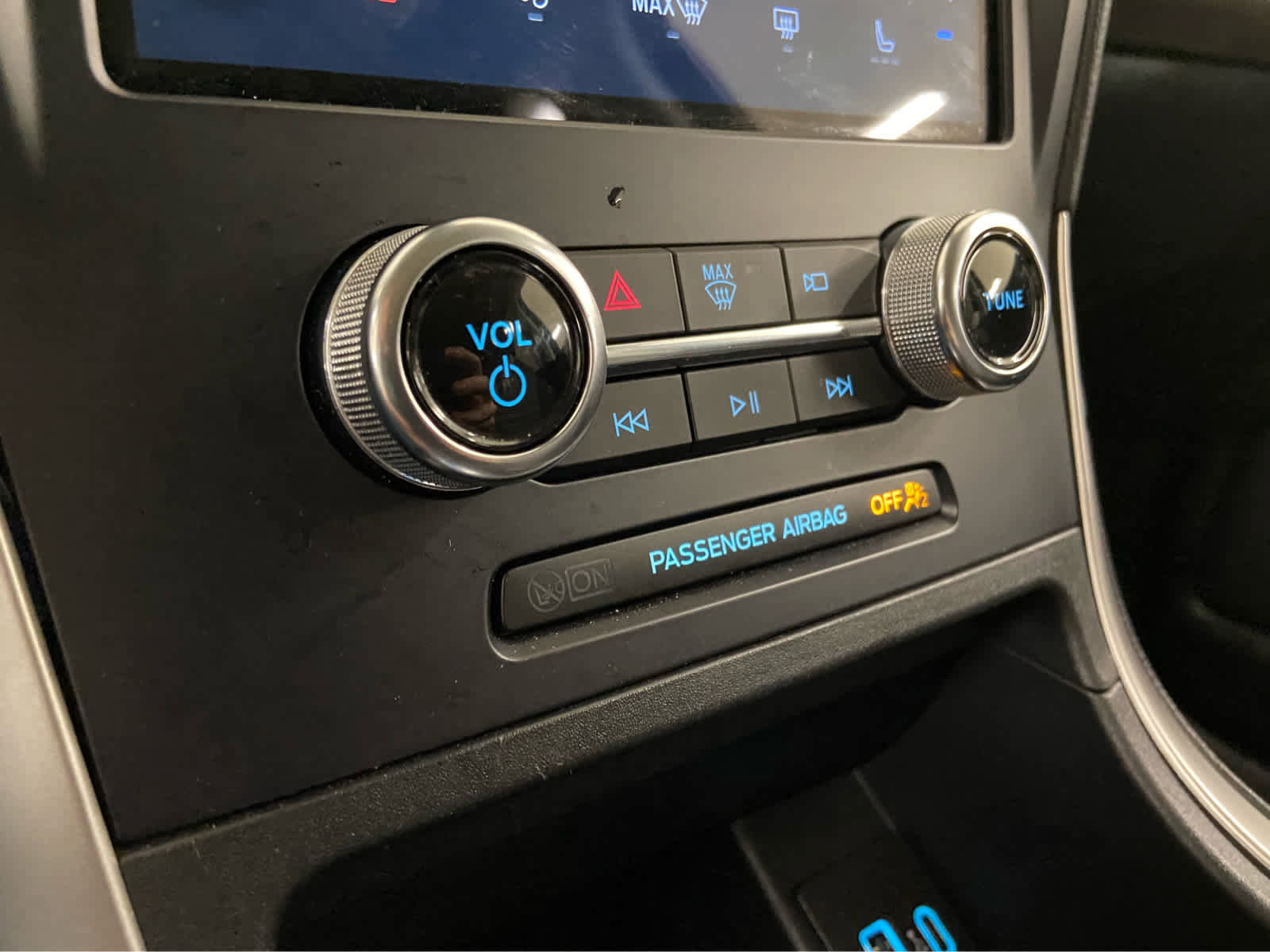 Used 2024 Ford Edge SEL w/ Convenience Package image 25