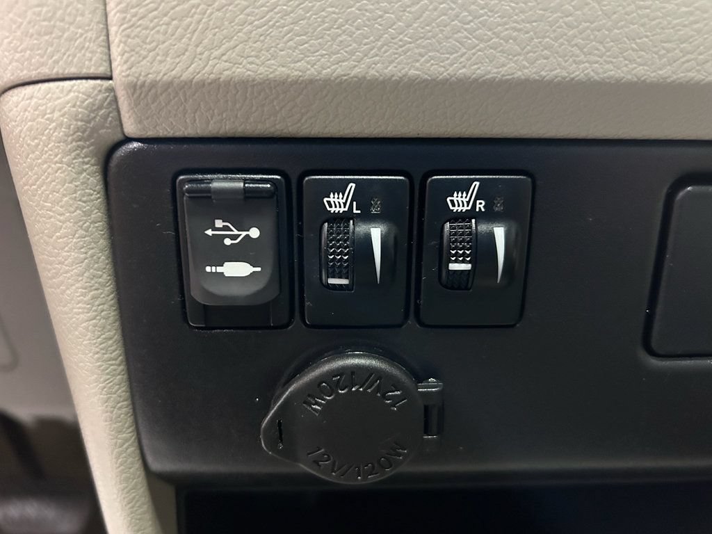 Used 2017 Toyota Sienna XLE w/ XLE Navigation Package FWD image 16