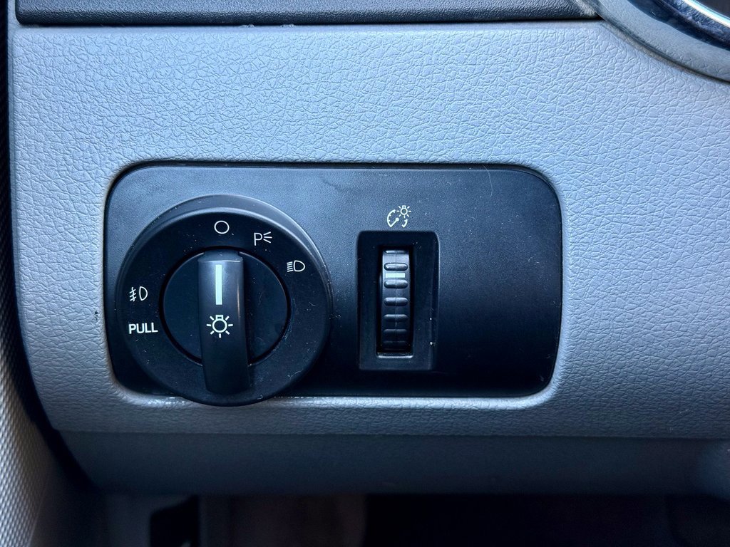 Used 2005 Ford Mustang Coupe image 23