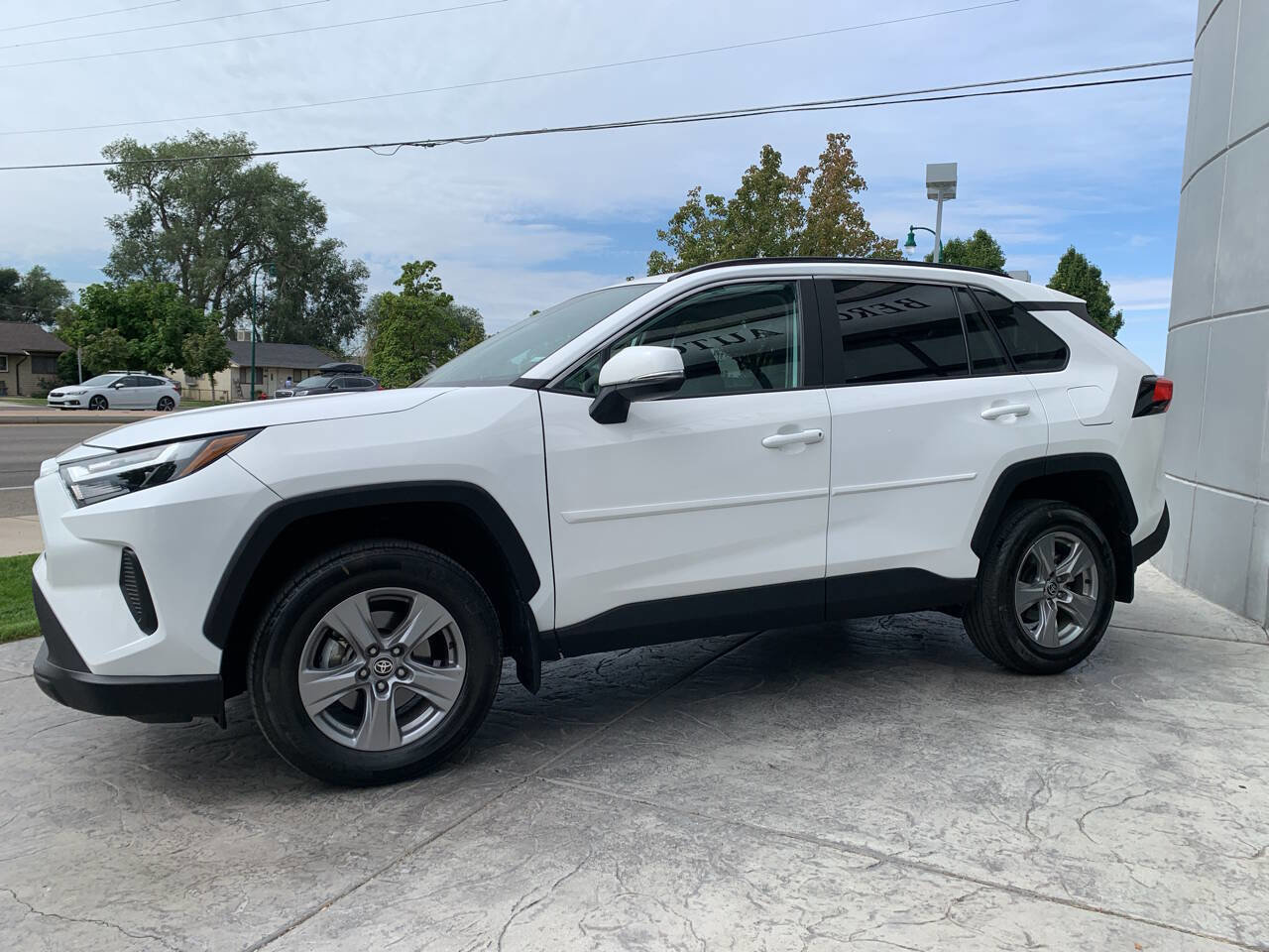 Used 2024 Toyota RAV4 XLE image 4