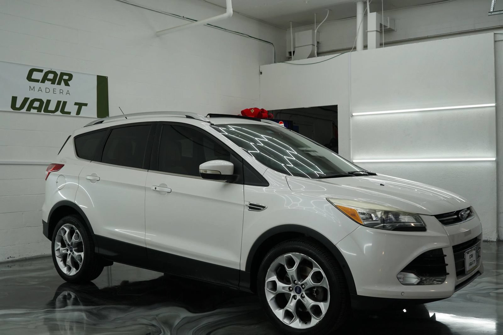 Used 2015 Ford Escape Titanium w/ Equipment Group 301A FWD image 4