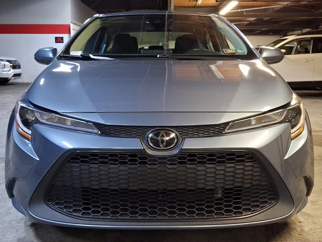 Used 2022 Toyota Corolla LE FWD image 2