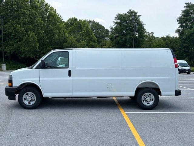 New 2026 Chevrolet Express 3500 Extended w/ Driver Convenience Package RWD image 4