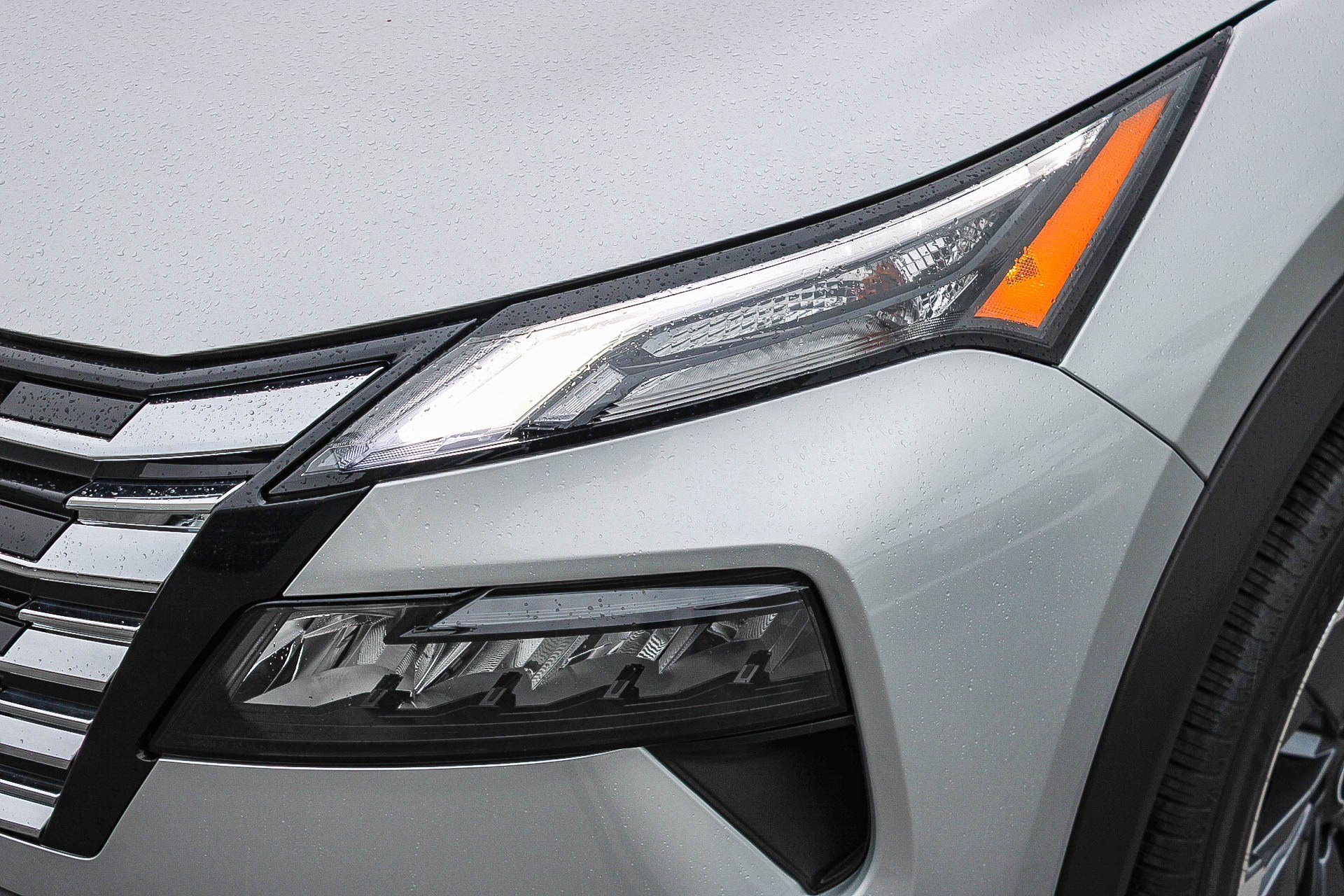 Used 2025 Nissan Rogue SV image 5