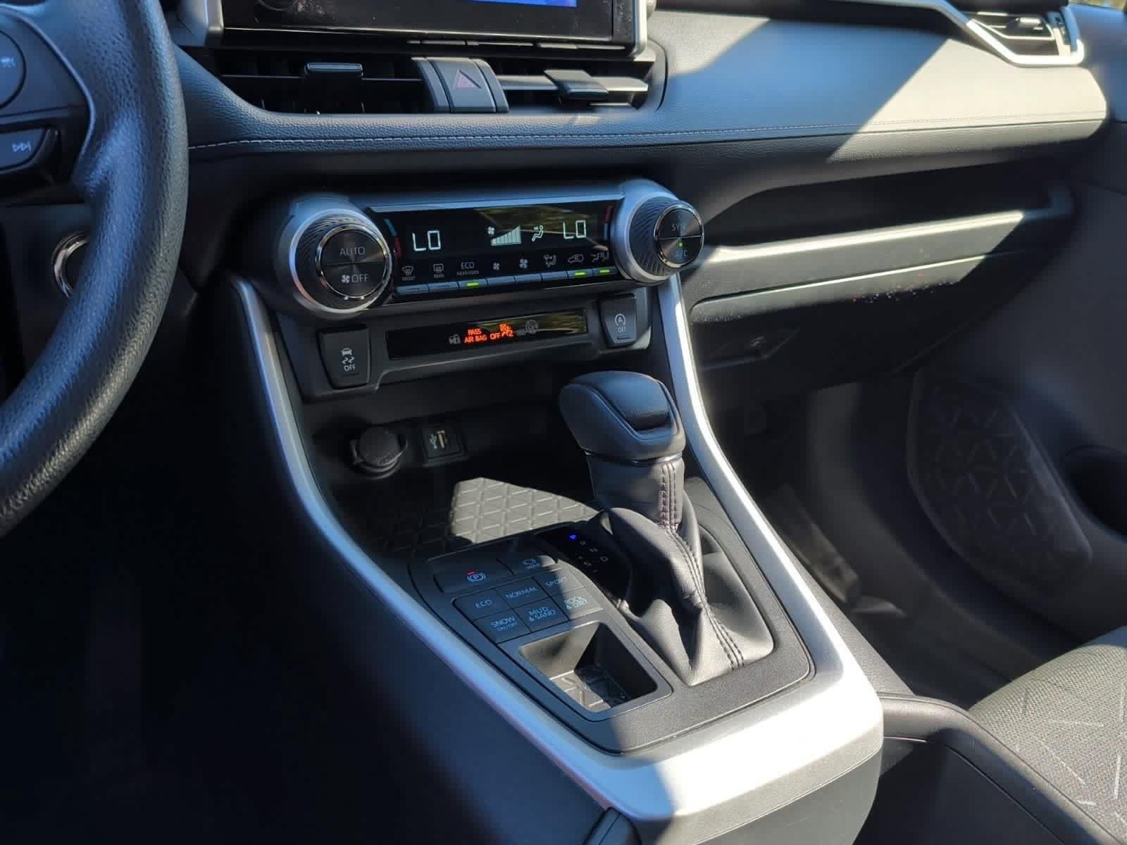 Used 2023 Toyota RAV4 XLE AWD/4WD image 21