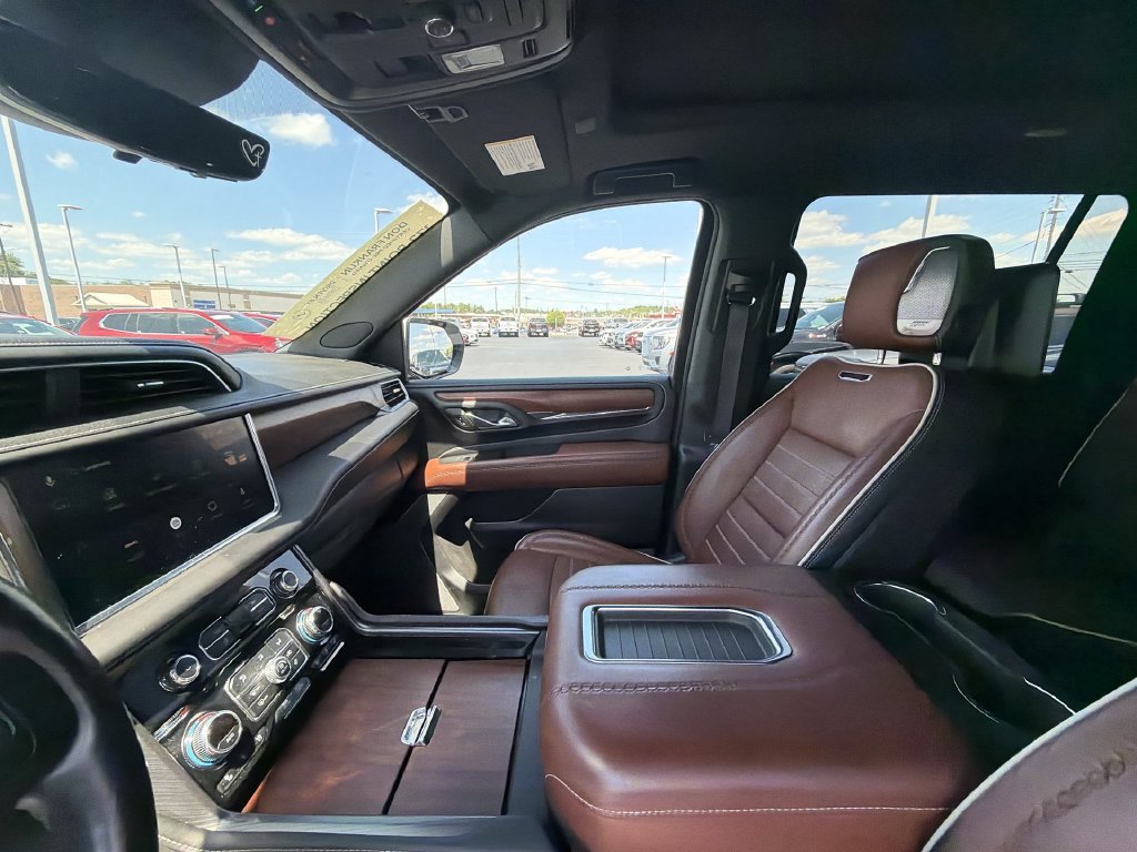 Used 2023 GMC Yukon XL Denali Ultimate AWD/4WD image 13