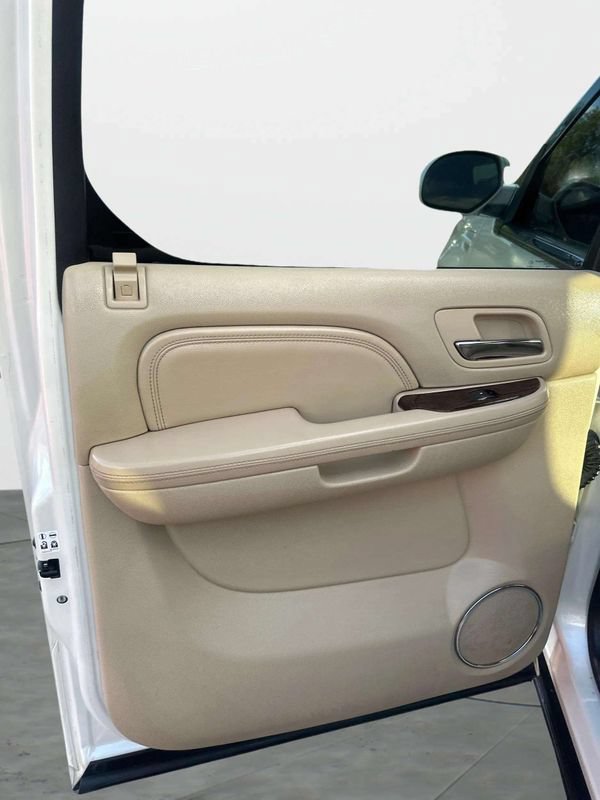 Used 2013 Cadillac Escalade ESV Premium AWD/4WD image 10