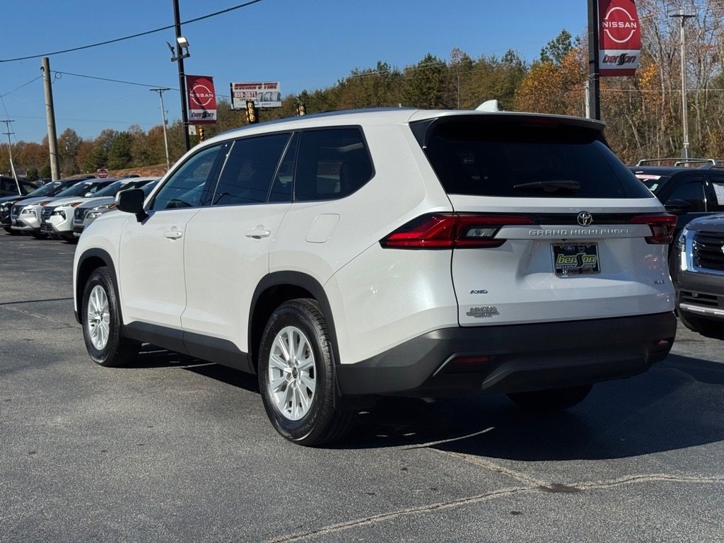 Used 2024 Toyota Grand Highlander XLE image 5