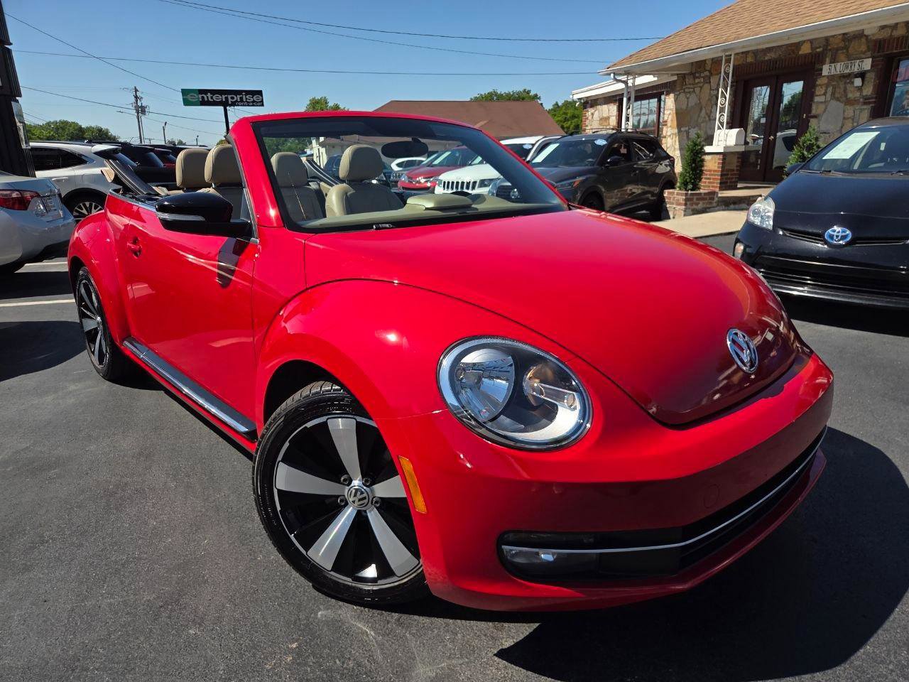 Used 2013 Volkswagen Beetle Turbo 60's Edition FWD image 9