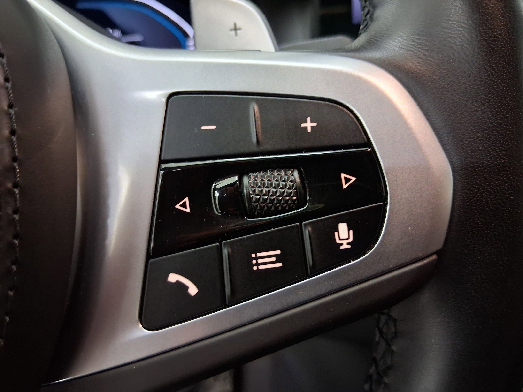 Certified 2023 BMW 530e 530e w/ M Sport Package image 25