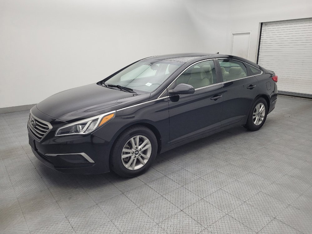 Used 2017 Hyundai Sonata SE FWD image 2