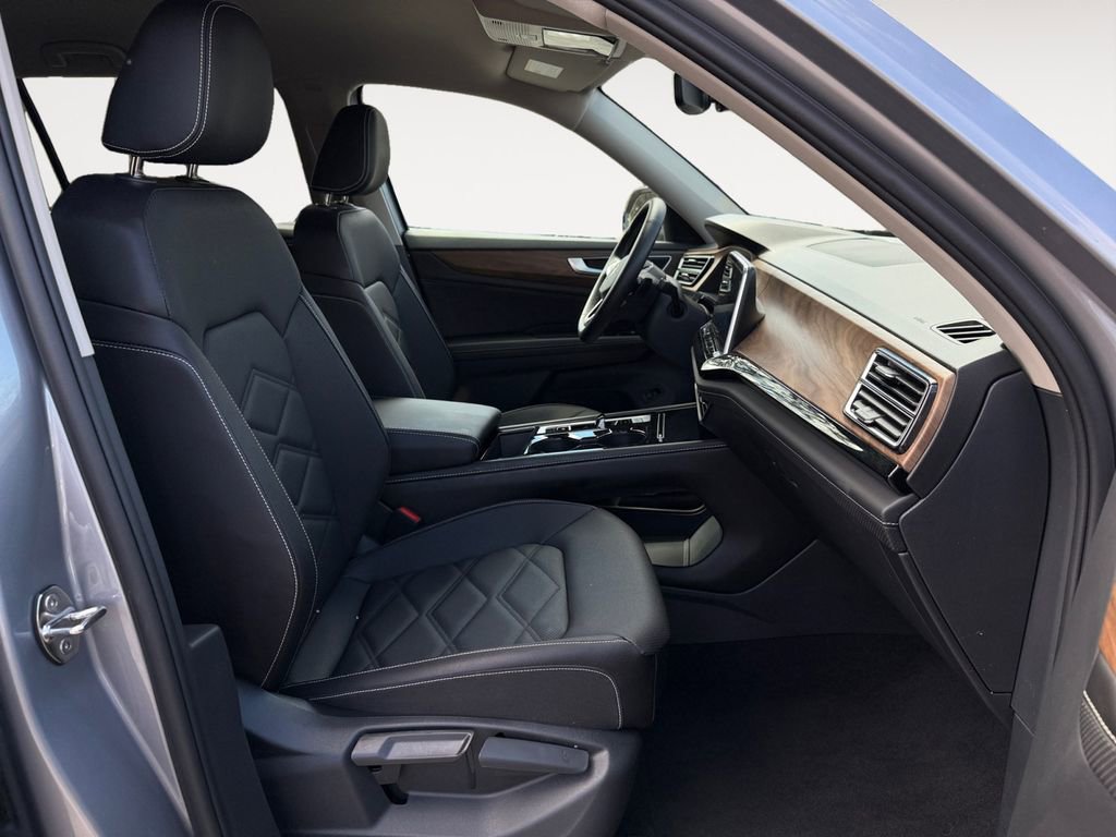 Used 2025 Volkswagen Atlas SE image 13