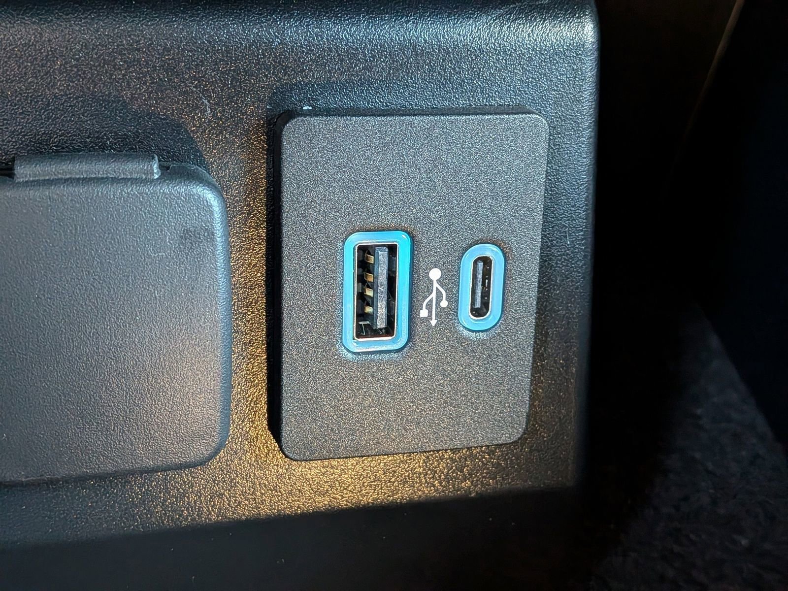 Certified 2022 Ford Explorer XLT w/ Equipment Group 202A image 25