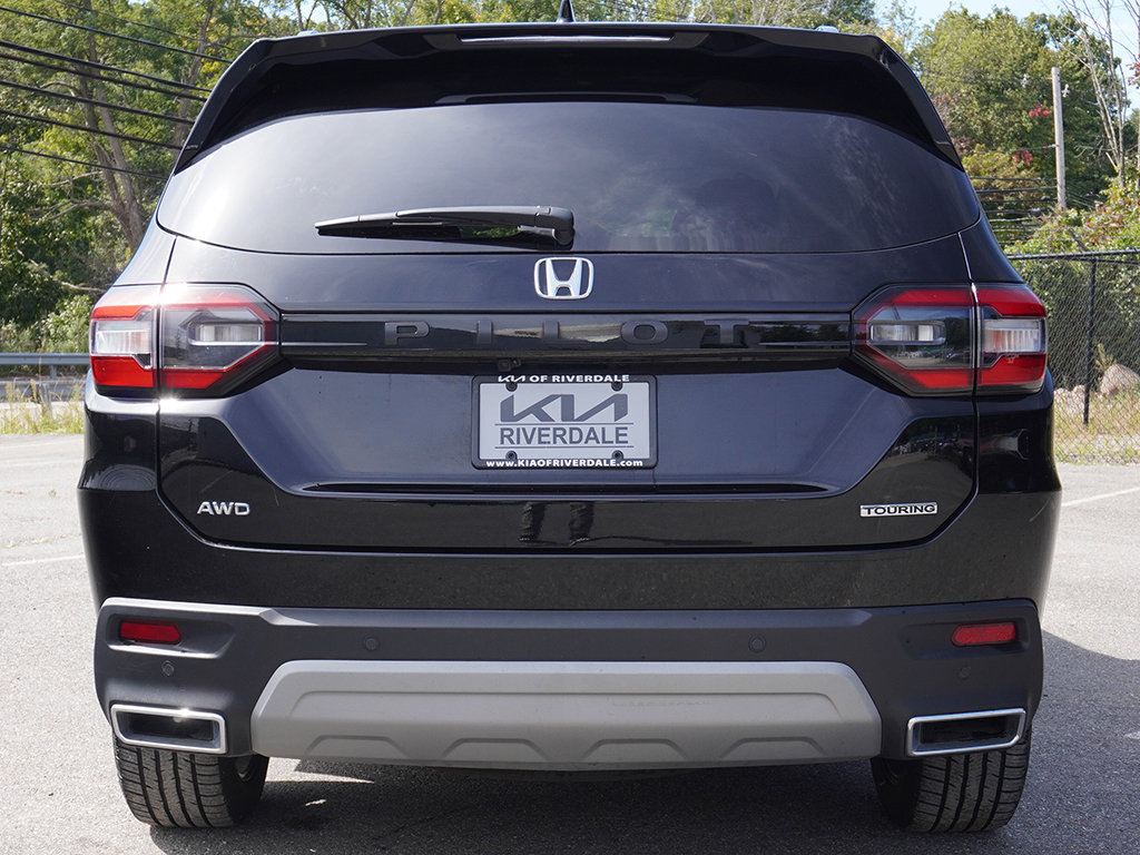 Used 2024 Honda Pilot Touring image 13