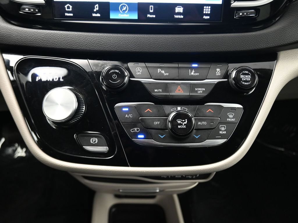 Used 2024 Chrysler Pacifica Touring-L image 30