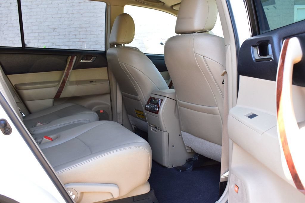 Used 2013 Toyota Highlander Limited AWD/4WD image 19