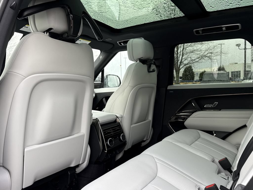 Used 2025 Land Rover Range Rover Sport SE AWD/4WD image 11