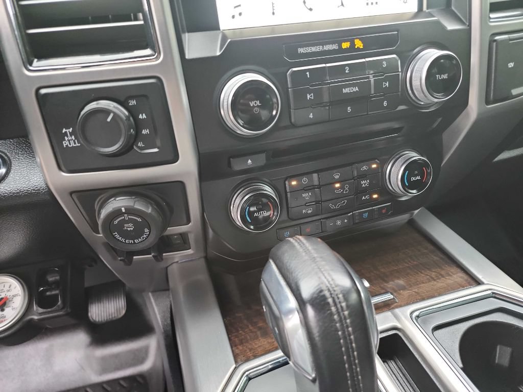 Used 2017 Ford F150 Platinum w/ Equipment Group 701A Luxury AWD/4WD image 34