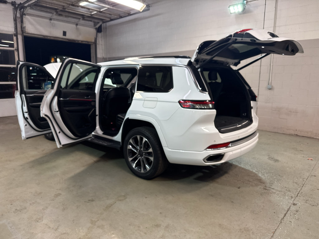 Used 2021 Jeep Grand Cherokee L Overland w/ Luxury Tech Group IV AWD/4WD image 12