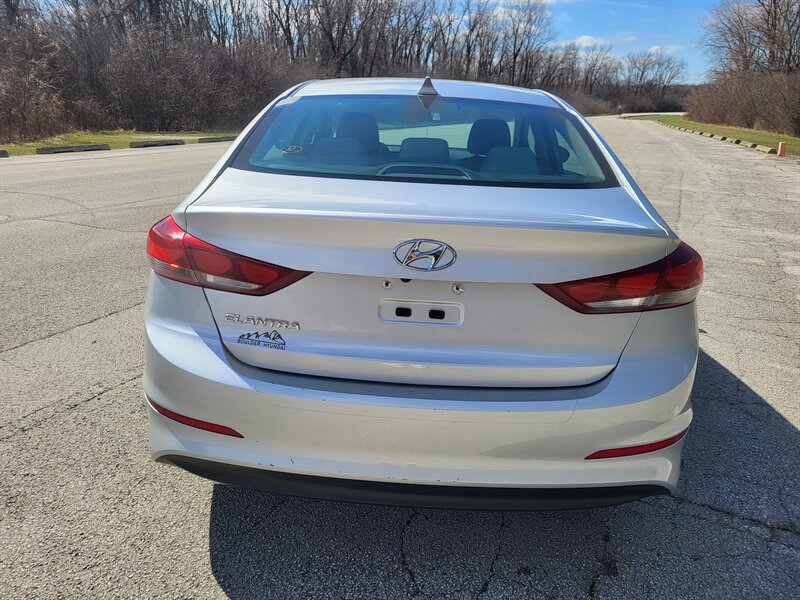 Used 2017 Hyundai Elantra SE image 4