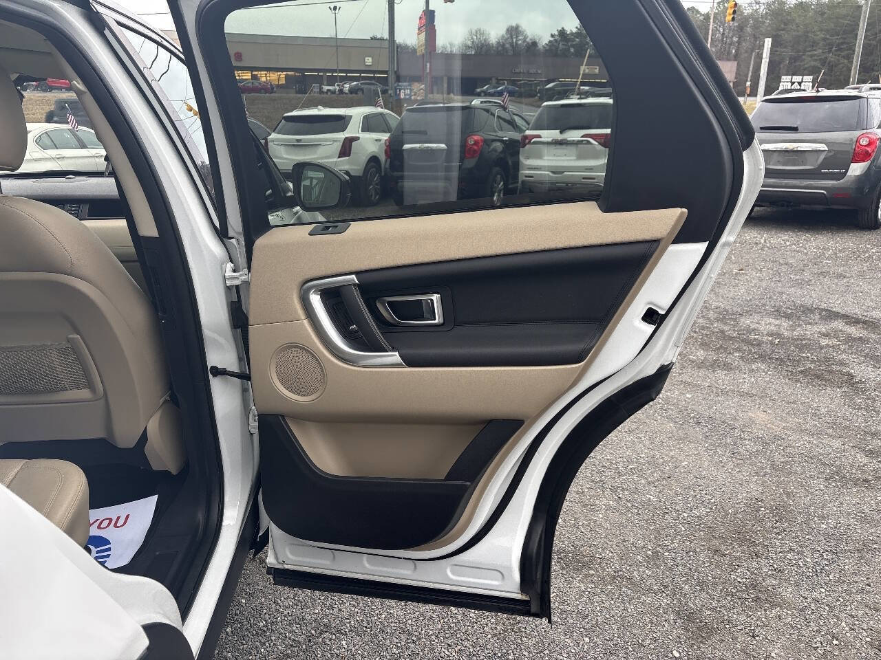 Used 2017 Land Rover Discovery Sport HSE image 16