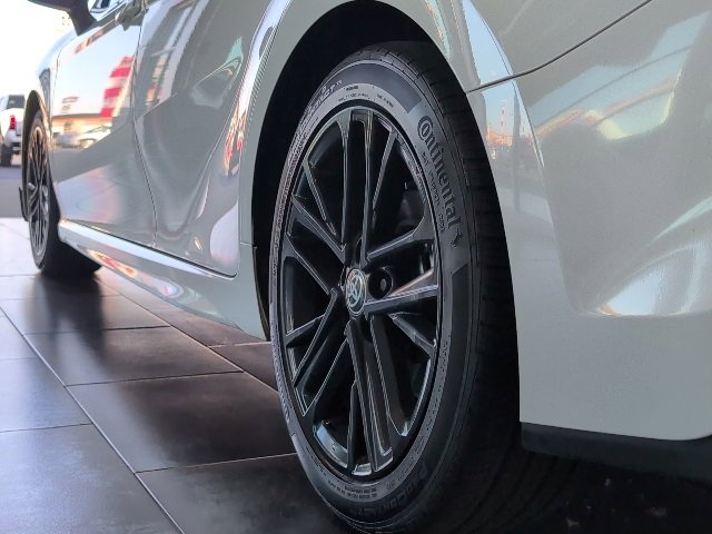 Used 2025 Toyota Camry SE image 9