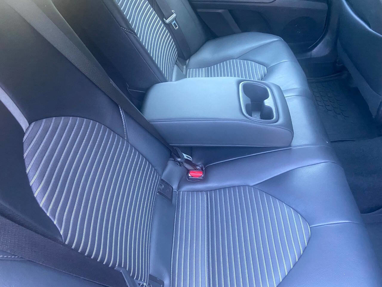 Used 2020 Toyota Camry SE image 15