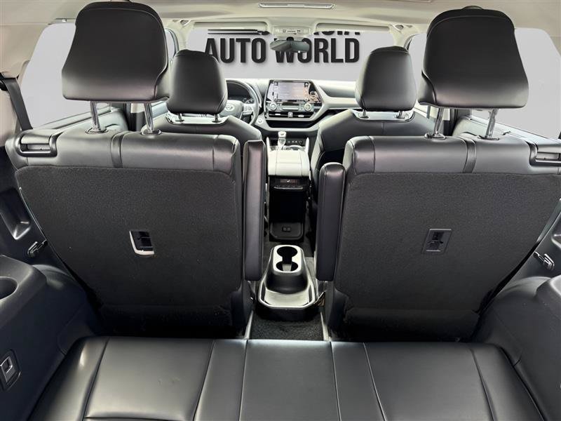 Used 2021 Toyota Highlander XLE FWD image 27