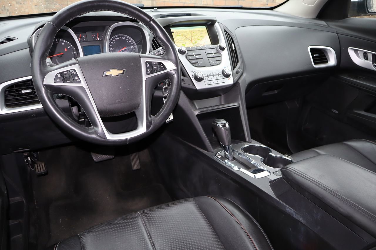 Used 2017 Chevrolet Equinox Premier w/ Enhanced Convenience Package AWD/4WD image 4