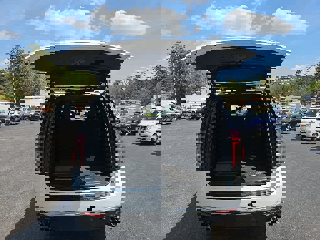 Used 2023 Chevrolet Suburban Premier image 34