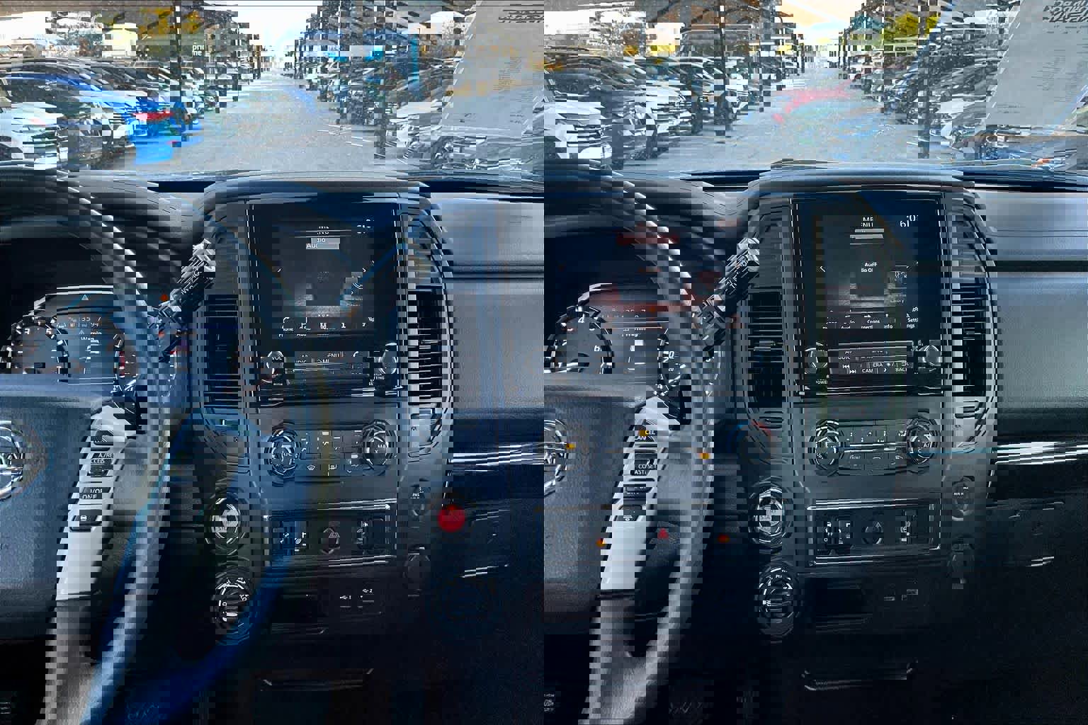 Used 2022 Nissan Titan SV image 6