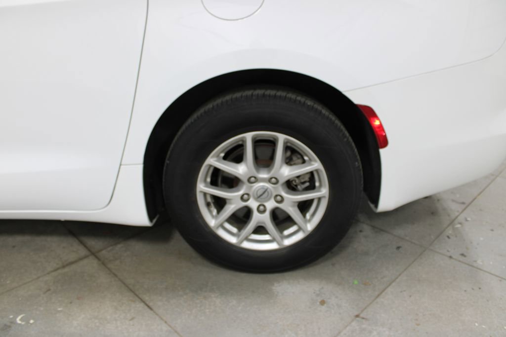 Used 2024 Chrysler Voyager LX FWD image 36