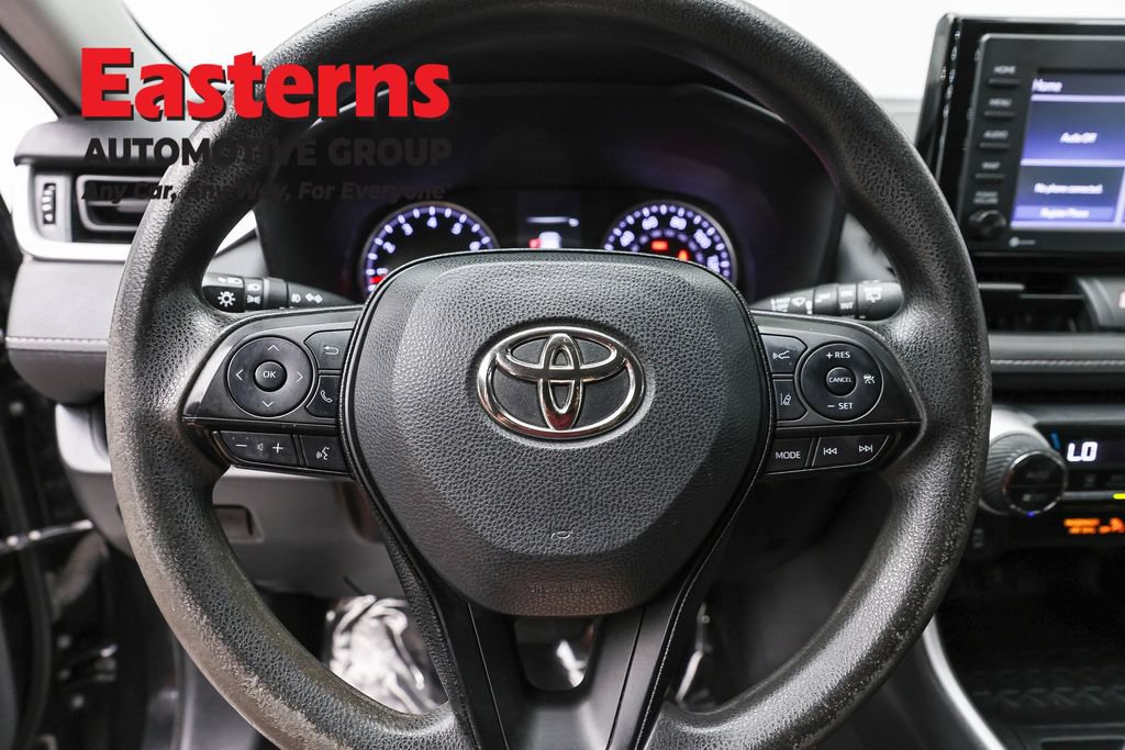 Used 2021 Toyota RAV4 XLE AWD/4WD image 10
