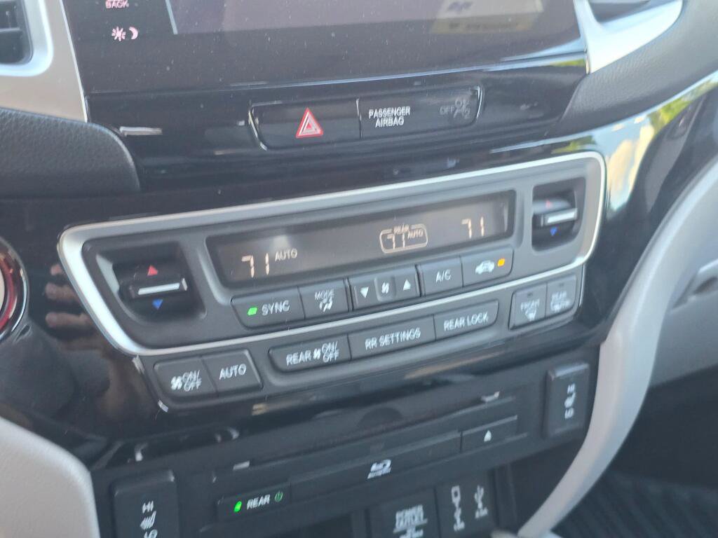 Used 2018 Honda Pilot Touring image 23