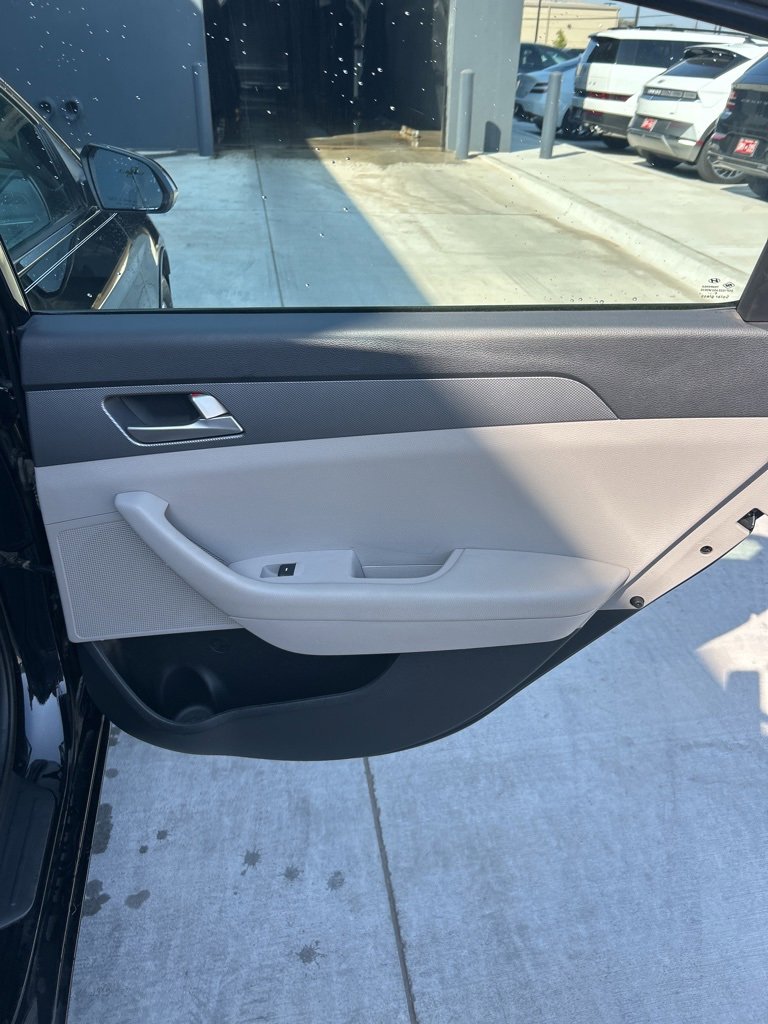 Used 2017 Hyundai Sonata SE image 12