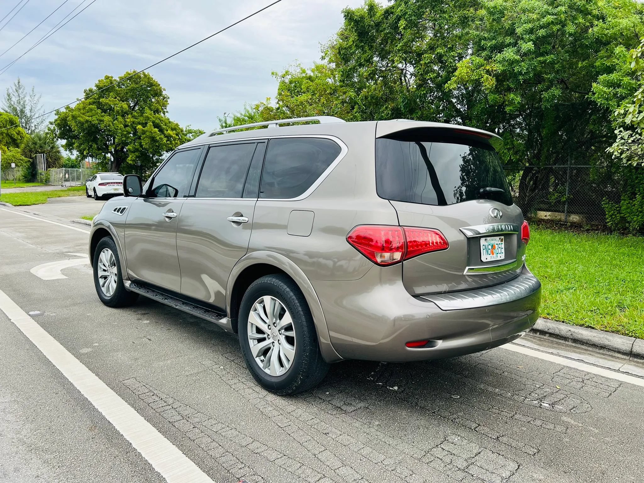 Used 2017 INFINITI QX80 2WD image 3