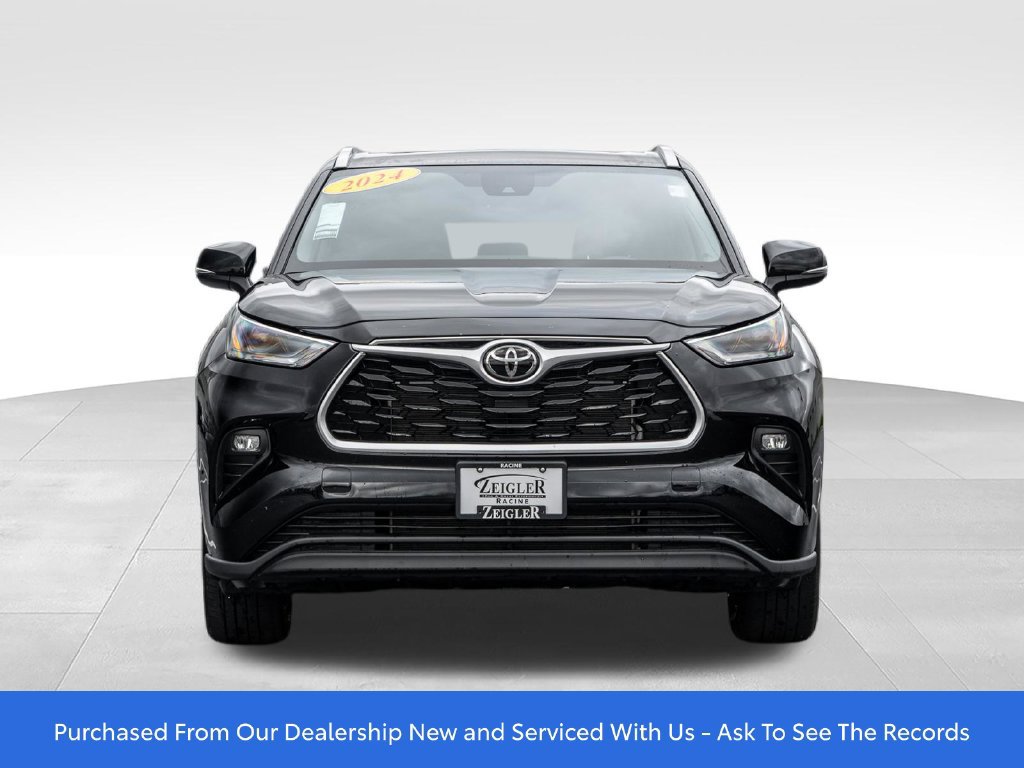 Used 2024 Toyota Highlander XLE AWD/4WD image 2