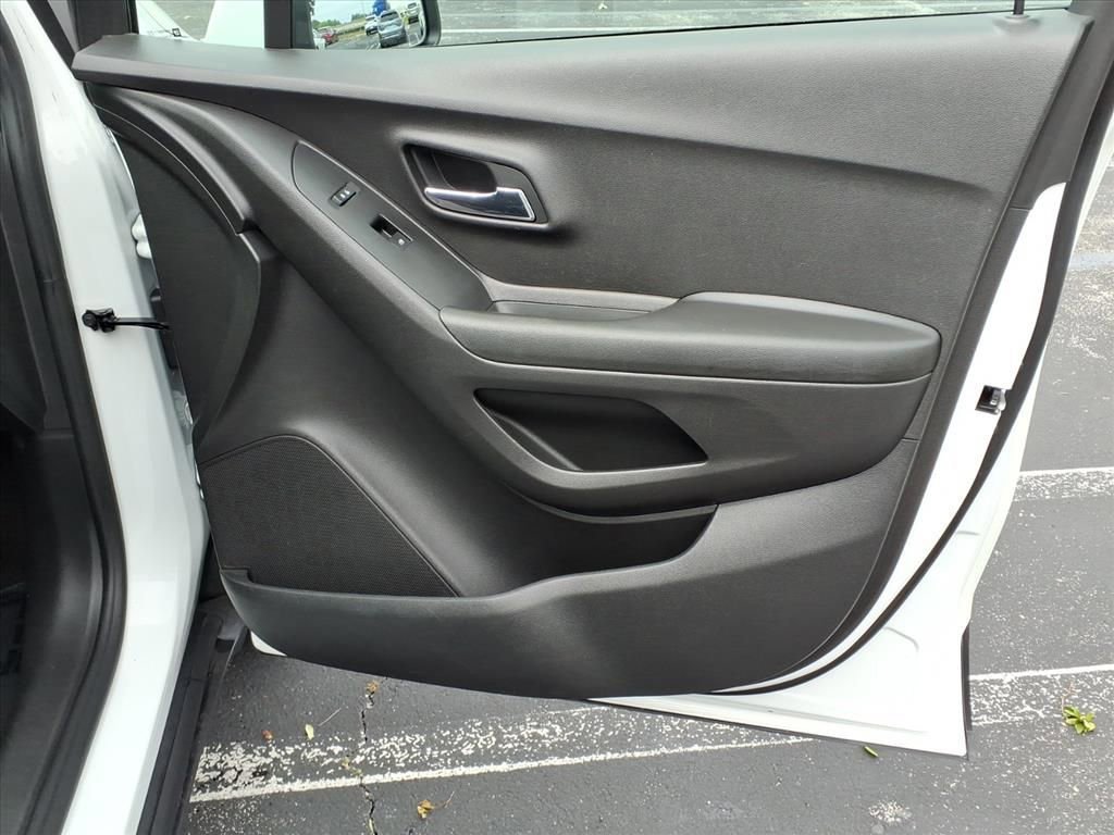 Used 2021 Chevrolet Trax LS w/ Tint and Cruise Package FWD image 21
