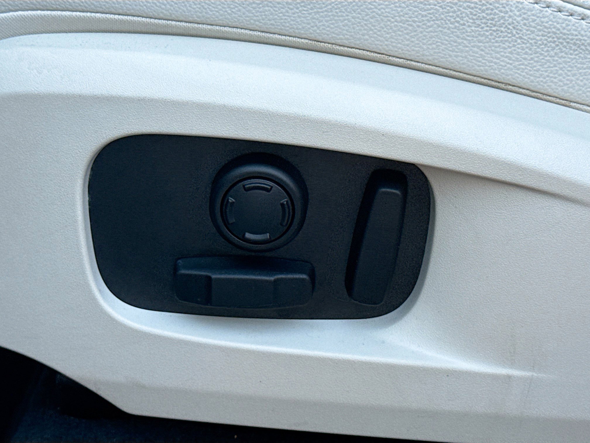 Used 2023 Jaguar F-PACE R-Dynamic S image 25