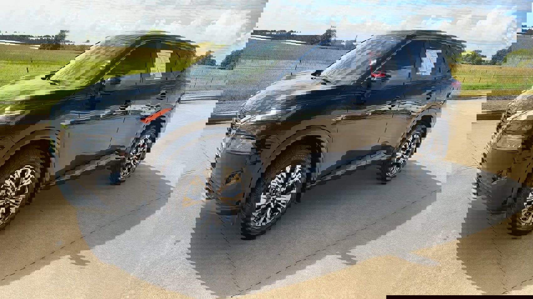 Used 2023 Nissan Rogue SV image 5